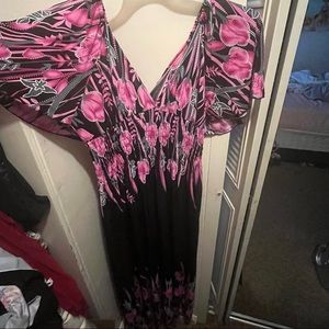 Long beautiful off shoulder floral dress size L, fits like XL